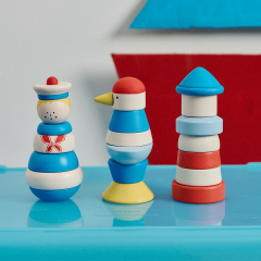 Set de personnages en bois à empiler