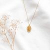 Collier médaillon gravé lettre I