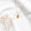 Collier médaillon gravé lettre P