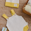 Barboteuse en tricot coton écru et jaune - Petites Souris