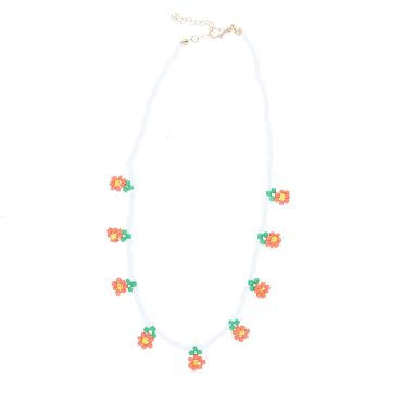 collier perles blanches et fleurs orange Club Soleil