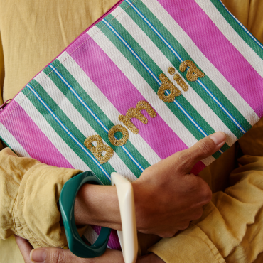 pochette a rayures roses et vertes
