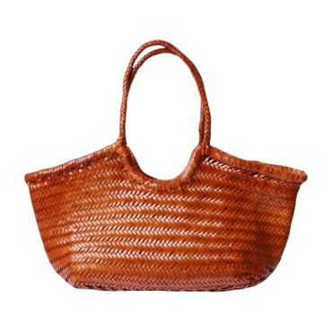 sac panier cuir tressé fait main porté à l’épaule
