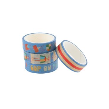 rouleaux de masking tape dans les airs