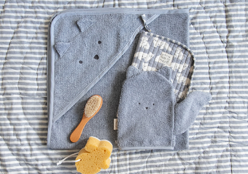 Choisir la bonne taille de cape de bain pour bébé Voir l'article sur le choix des capes de bain bébé